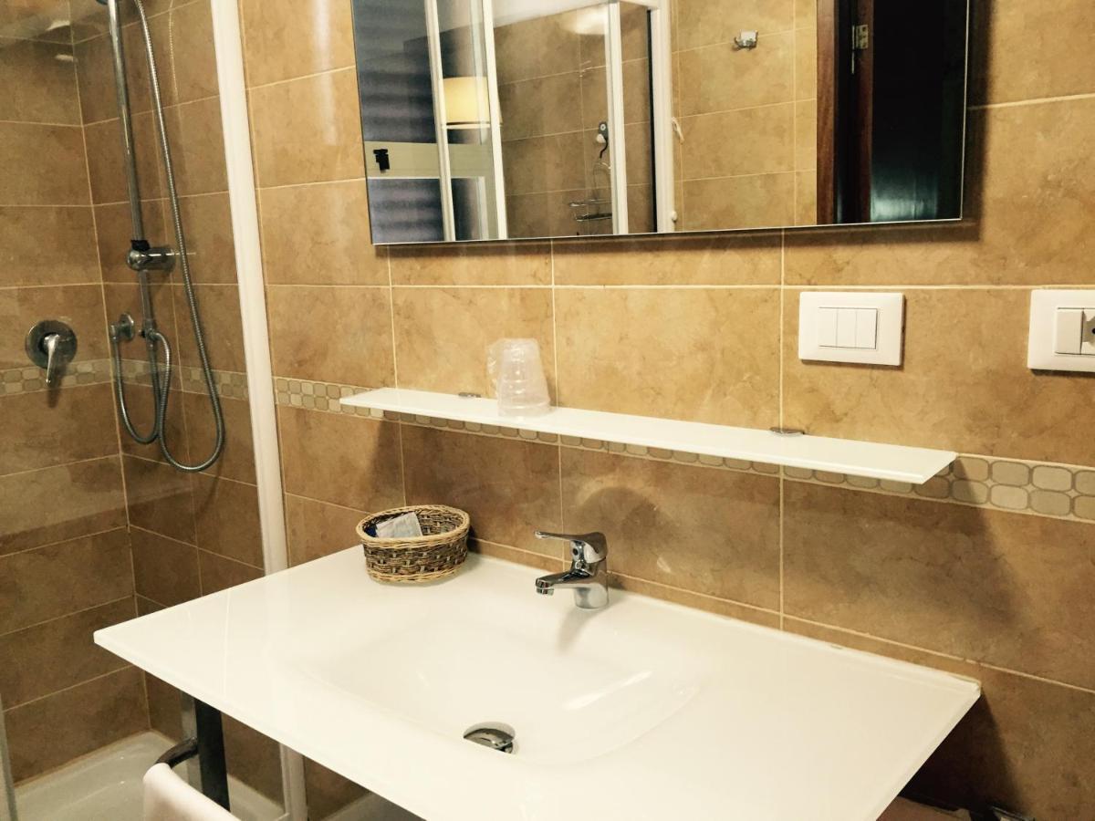 Hotel Biondi Монтекатини Терме Стая снимка
