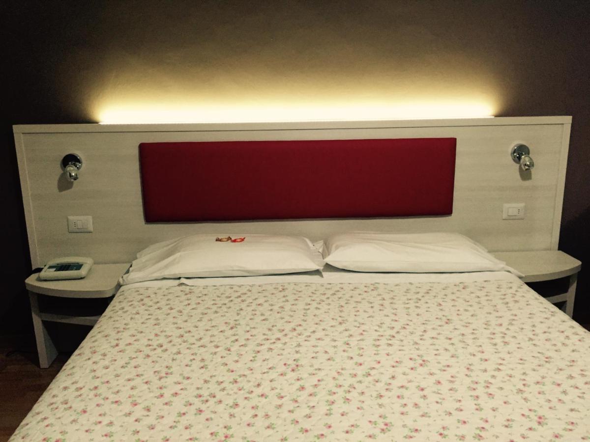 Hotel Biondi Монтекатини Терме Стая снимка